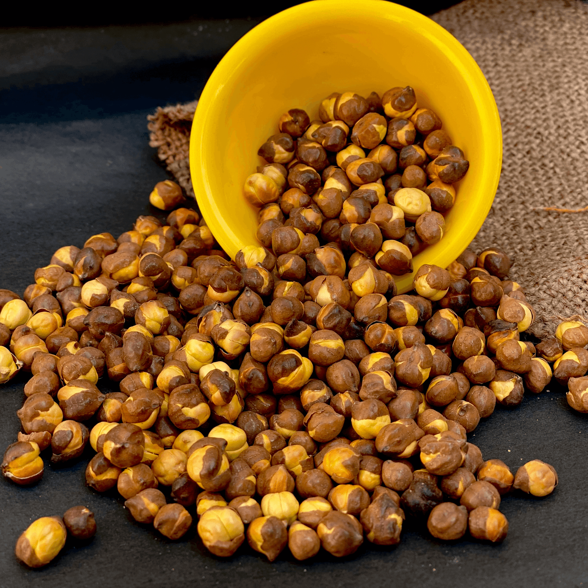 Bhuna Chana Rs. 52.0 Hariom Roasted Gram is a protein-rich and fiber-loaded super snack that fuels your day the natural way. Low in fat and high in essential nutrients like iron, magnesium, and B vitamins, it supports muscle strength, digestion, and helps
