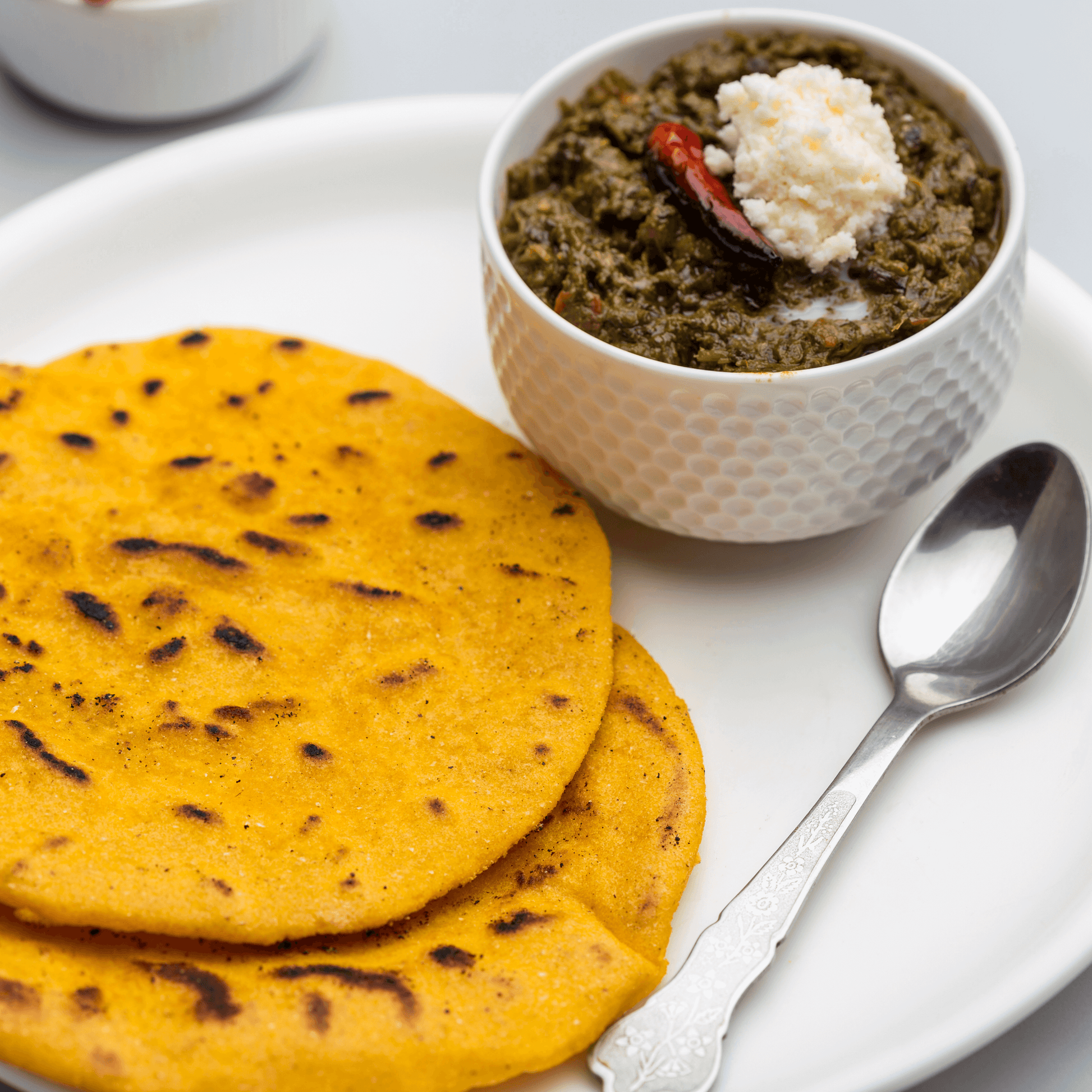 Makka Atta Rs. 30.0 Good for Heart Health: Contains unsaturated fats which may help maintain heart health.Makka Atta (Maize Flour) is a gluten-free flour made from finely milled corn, commonly used in Indian households, especially in winter. It is rich in